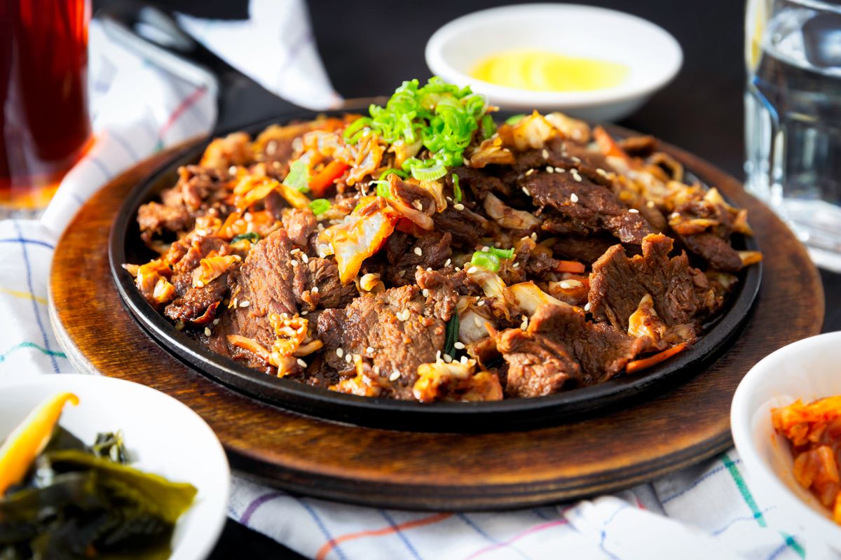접시에 담아 낸 불고기